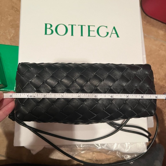 Bottega Veneta Medium Loop Camera Purse - Picture 8 of 16